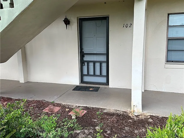 102 Fairway Ct #102 — Photo 2