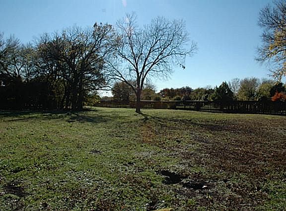 2nd image of 2301 Silver Maple Dr