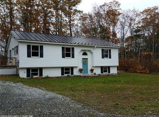33 Maple Dr, Hope, ME 04847