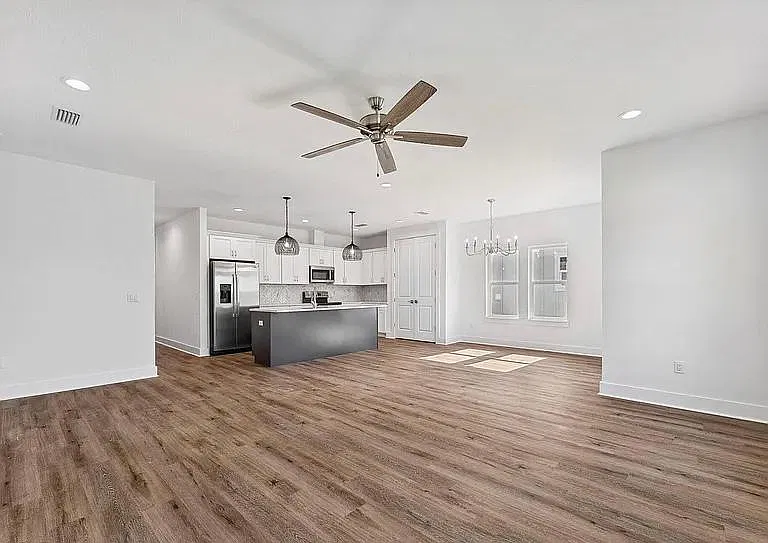 4 bed, 1835 sqft, $2,700 — Photo 4