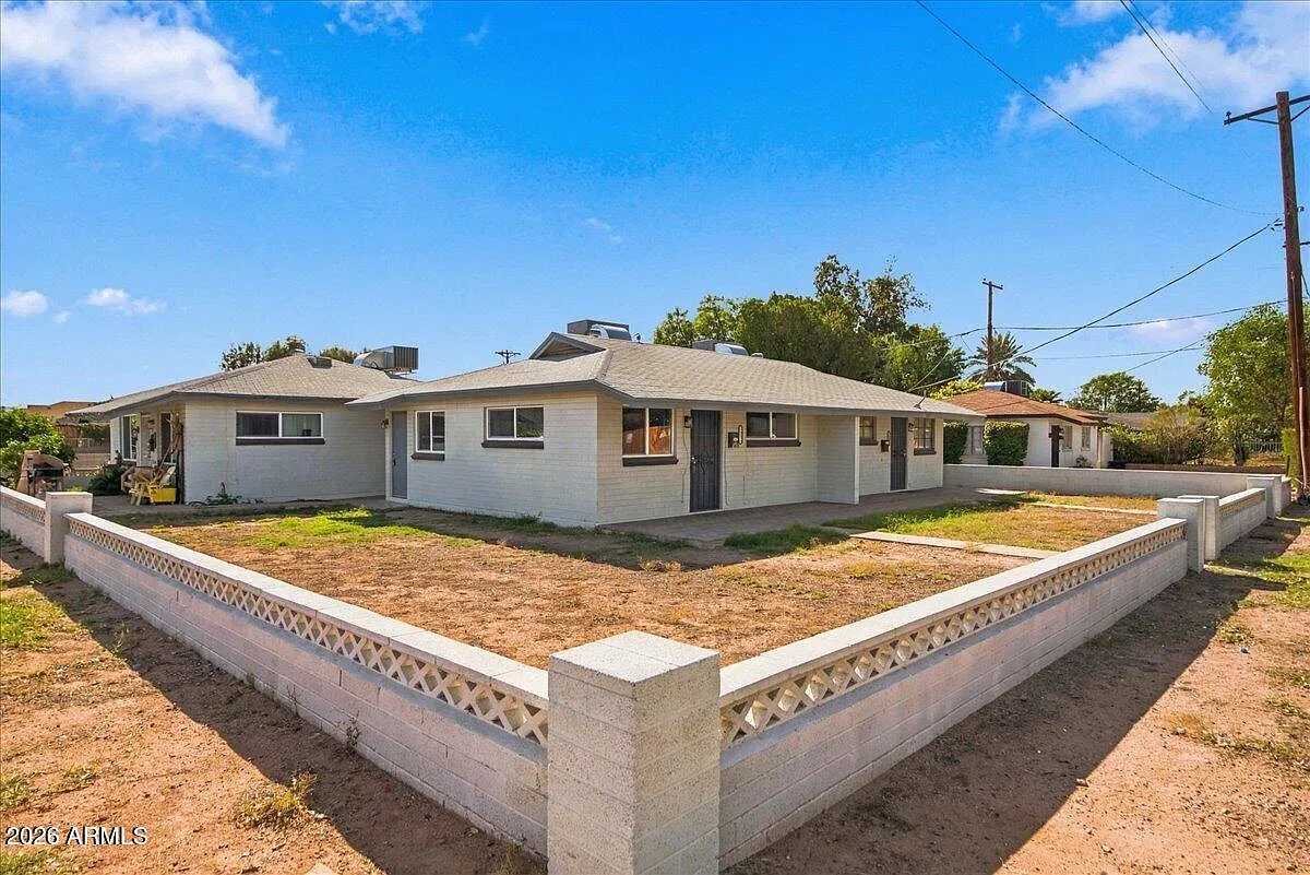 1 bed, 1.0 bath, 1898 sqft, $1,200 — Photo 3