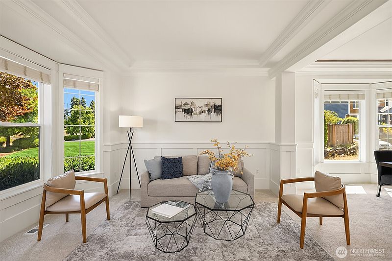 5th image of 1315 Redmond Place NE