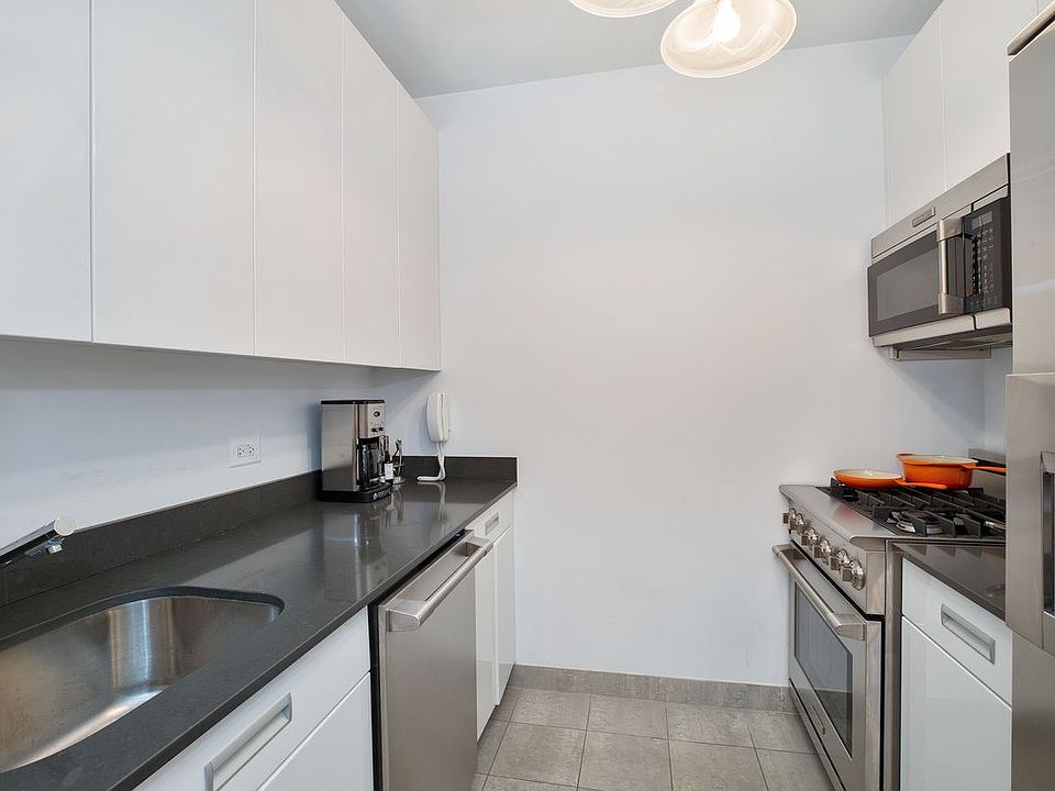 1st image of 99 John St APT 1612