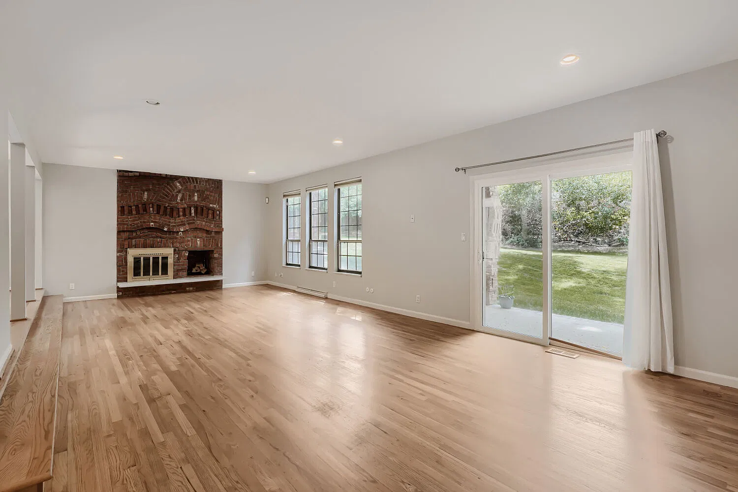 3 bed, 3565 sqft, $2,995 — Photo 4