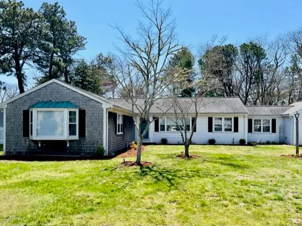 11 Brooksweld Lane, West Dennis, MA 02670