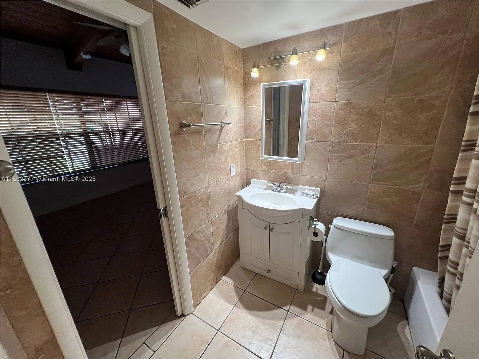 2 bed, 2.5 bath, 1300 sqft, $2,550 — Photo 4