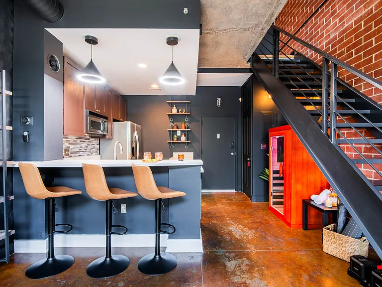 710 W Trade St #308 — Photo 9