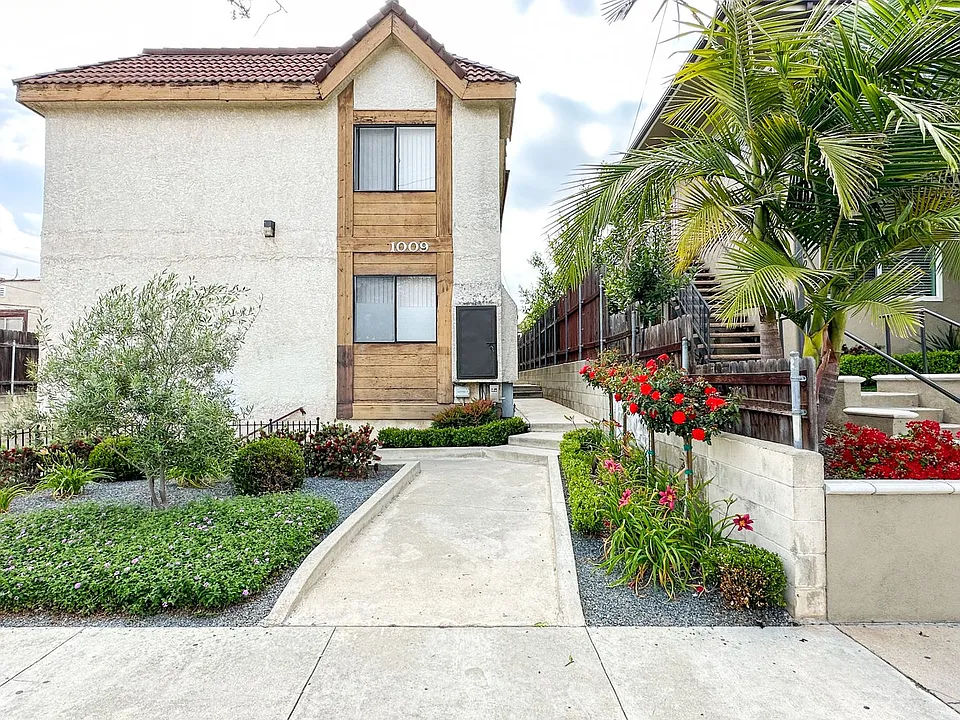 1009 S Benito Ave