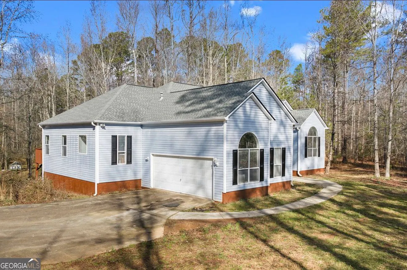 4 bed, 2.5 bath, 2397 sqft, $2,999 — Photo 3