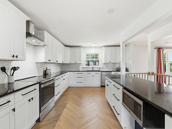 2nd image of 805 Grandview Ave