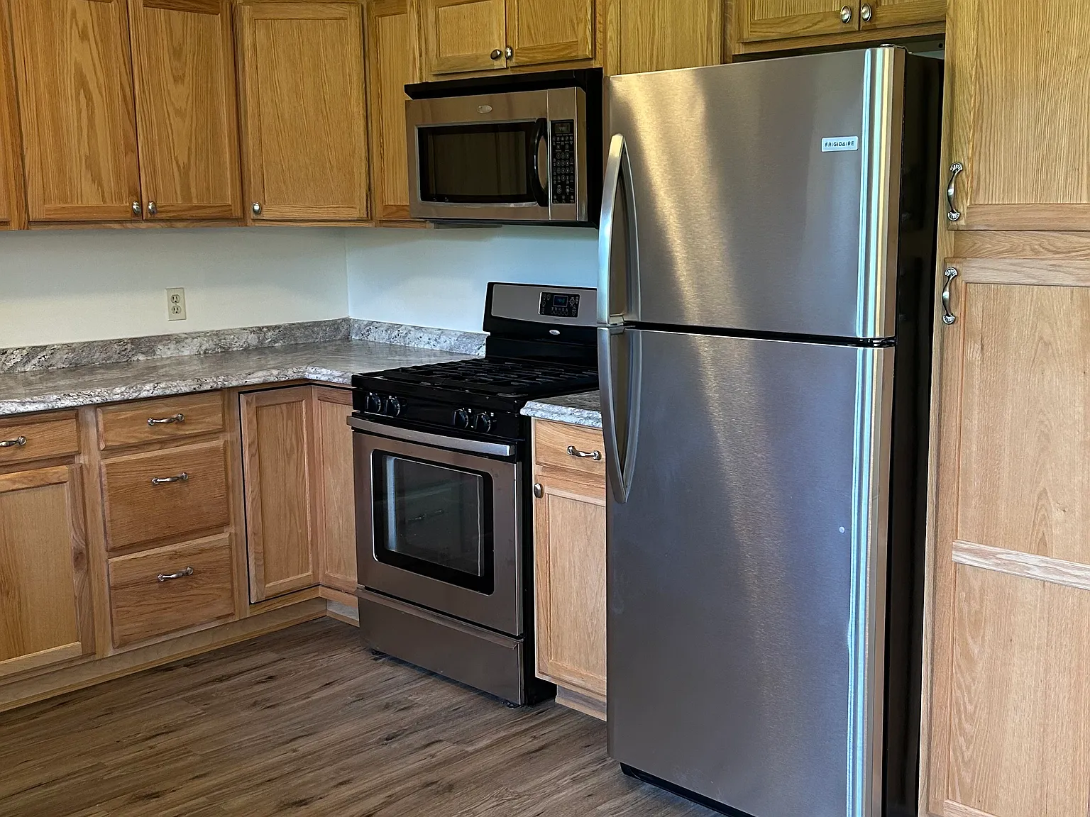 3 bed, 1200 sqft, $2,750 — Photo 2