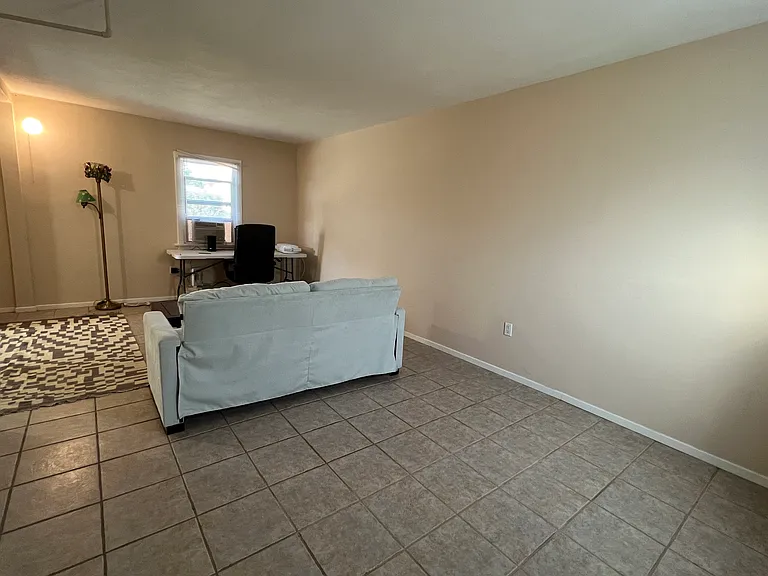 5575 1/2 Angelus Ave — Photo 6