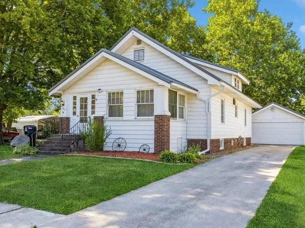 703 W Washington St, Marengo, IA 52301