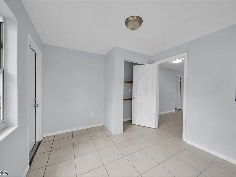 1527 Gardenia Ave — Photo 29