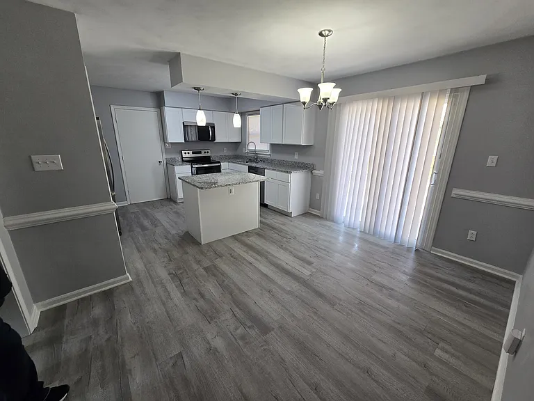 3253 Hancock Dr — Photo 2
