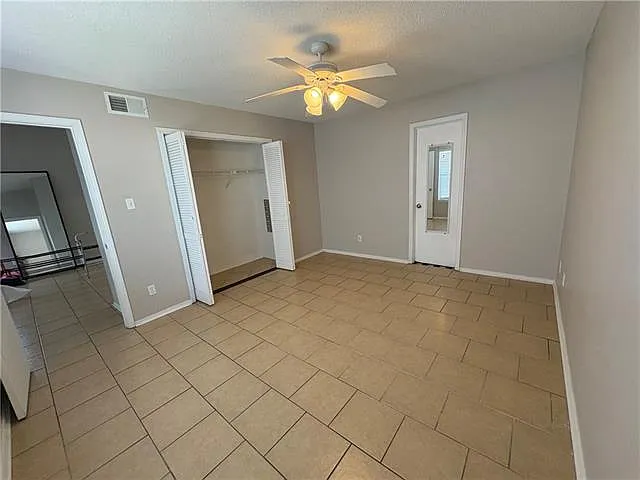 2932 Manhattan Blvd — Photo 3