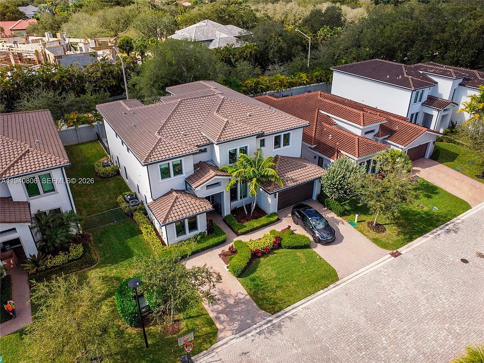 1st image of 5635 Brookfield Cir W