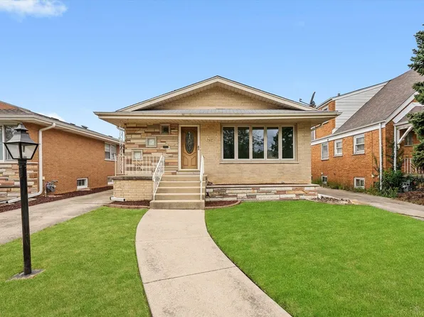 9428 S Lawndale Ave, Evergreen Park, IL 60805