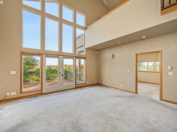 3rd image of 747 Holbrook Ln