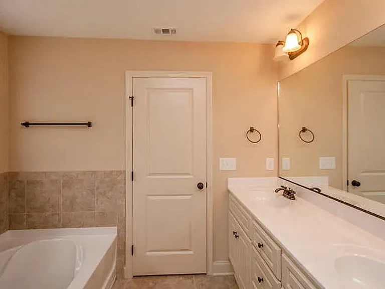 1004 Barrett Dr — Photo 15