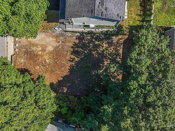 5th image of 6 Springhill Rd