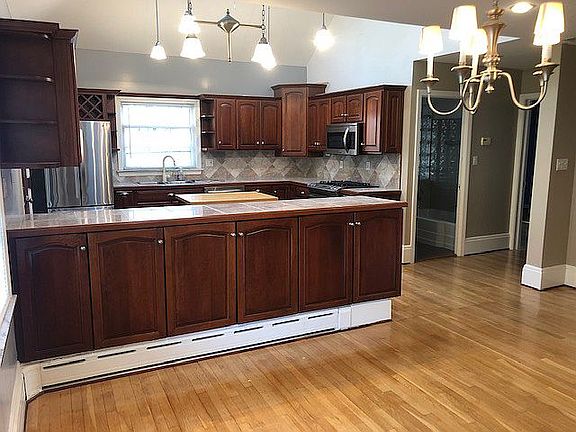 Dining room into kitchen