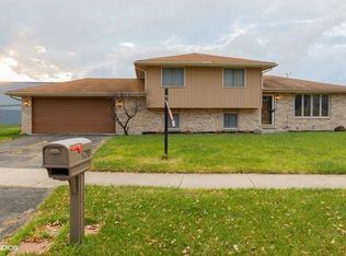 19444 Lake Shore Dr, Lynwood, IL 60411