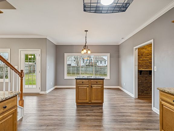 4th image of 1215 Chapmans Retreat Dr