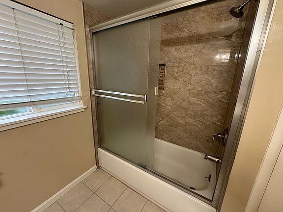 3rd image of 1424 Heckman Way