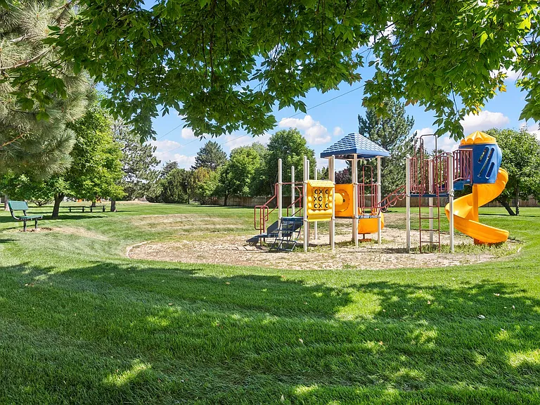 7359 E Nottingham Ln — Photo 32
