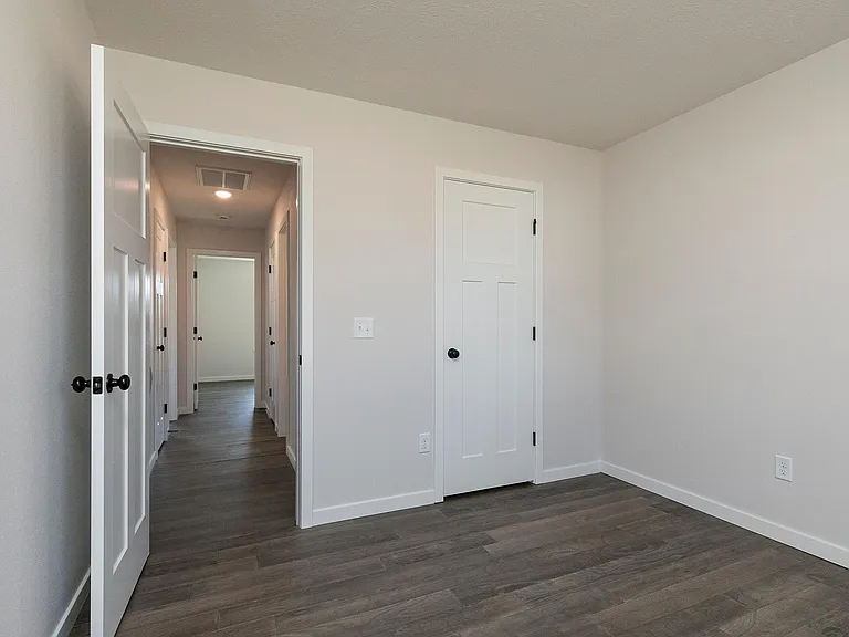 800 E Crew Dr — Photo 23