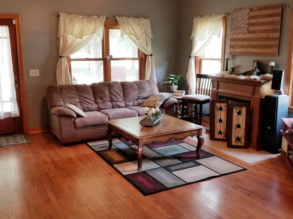 403 W Walnut St, Junction City, KS 66441
