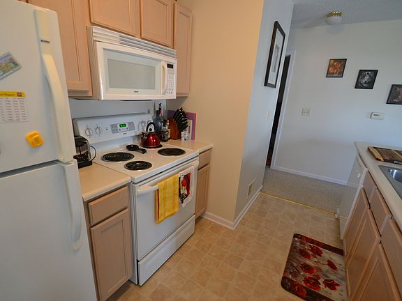 5th image of 801 Farmstead Ct
