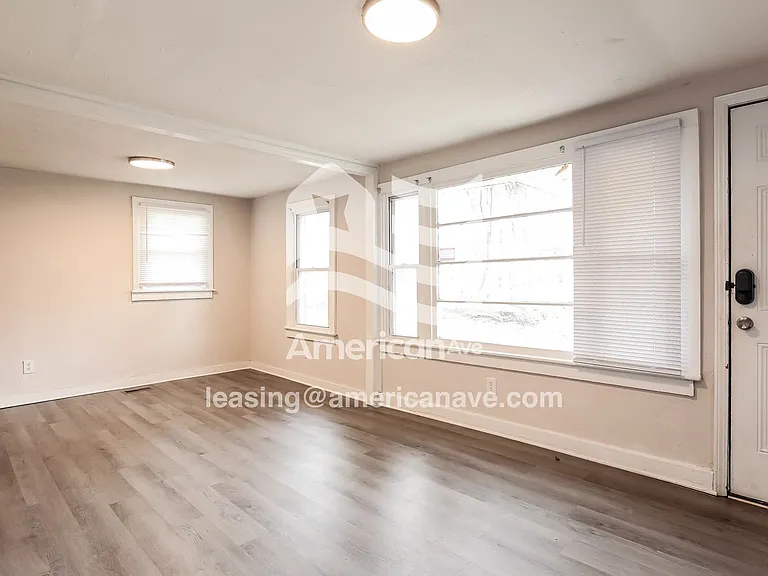 4055_003_living_room_14282720.jpg