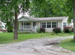 209 S Range St, Oblong, IL 62449