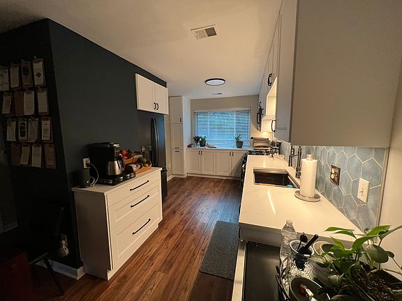 Kitchen/Coffee Bar
(mini fridge not included)