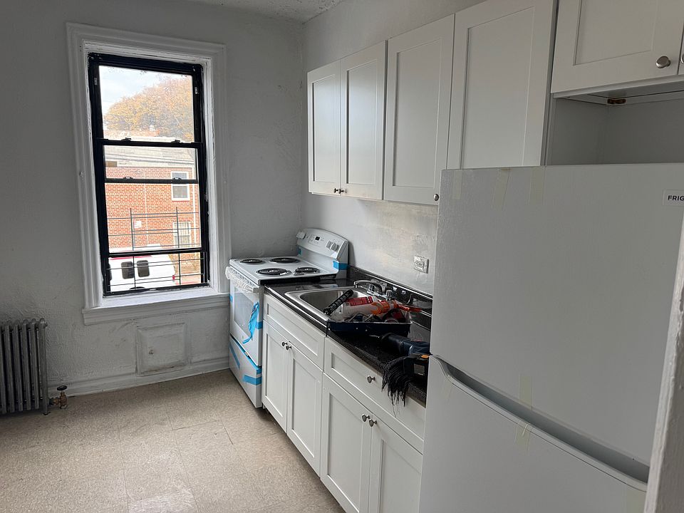 2nd image of 202 E 91st St APT A4
