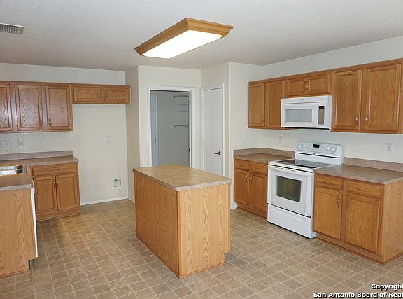5th image of 6902 Heathers Pl