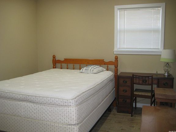 4th image of 1405 Oak Grove Ave