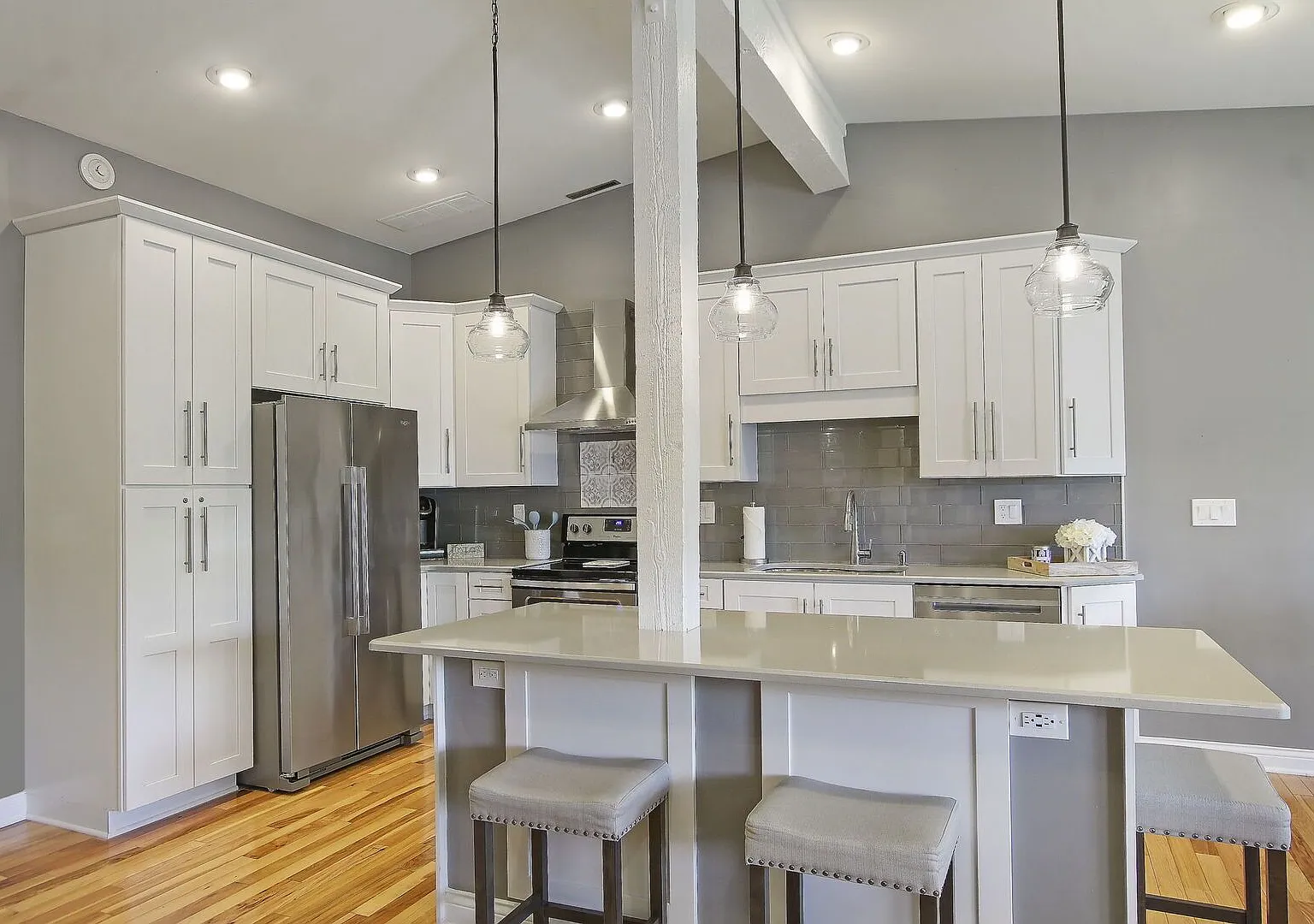 Luxury Abbey Villa Near Lake Geneva Available for Monthly & Mid-Term Rentals — Photo 3