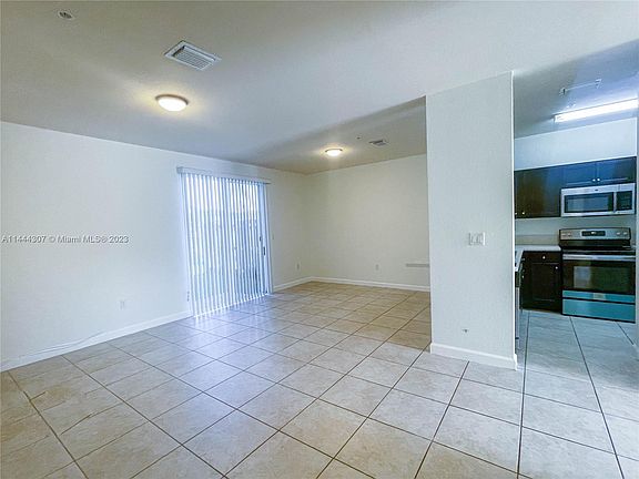 4th image of 2819 SE 1st Dr Unit 7