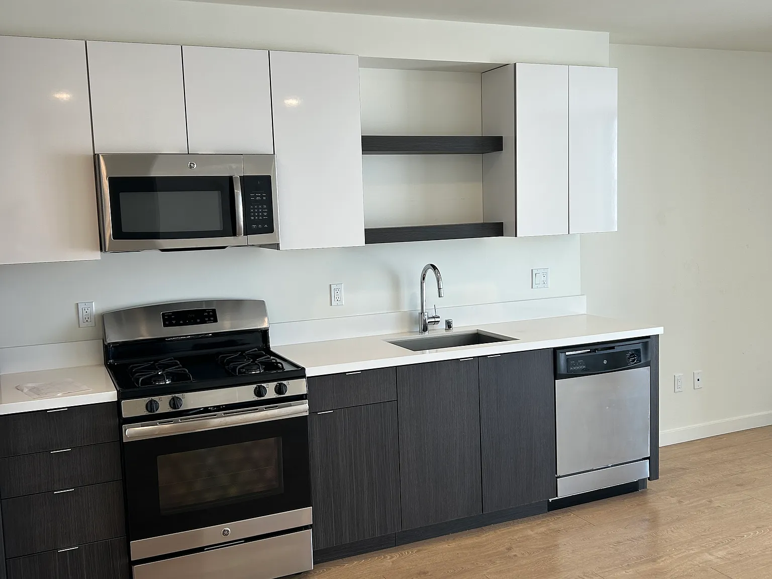 1 bed, 520 sqft, $3,945 — Photo 4