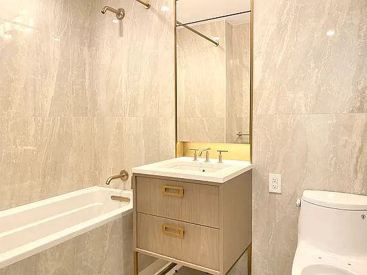 Rented by Chase Global Realty Corp | media 22