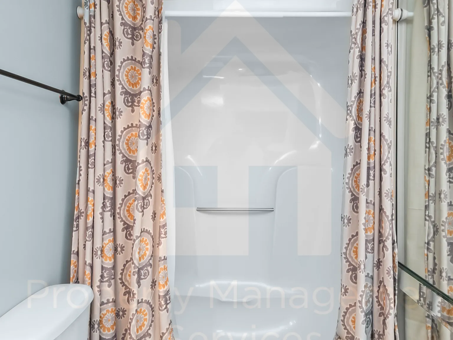 2 bed, 2.5 bath, 2468 sqft, $1,600 — Photo 4
