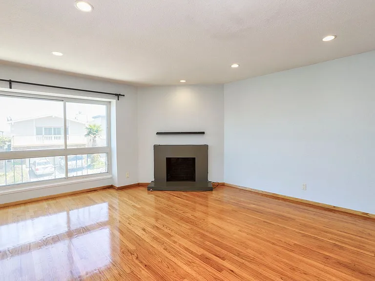 88 Canterbury Ave — Photo 3
