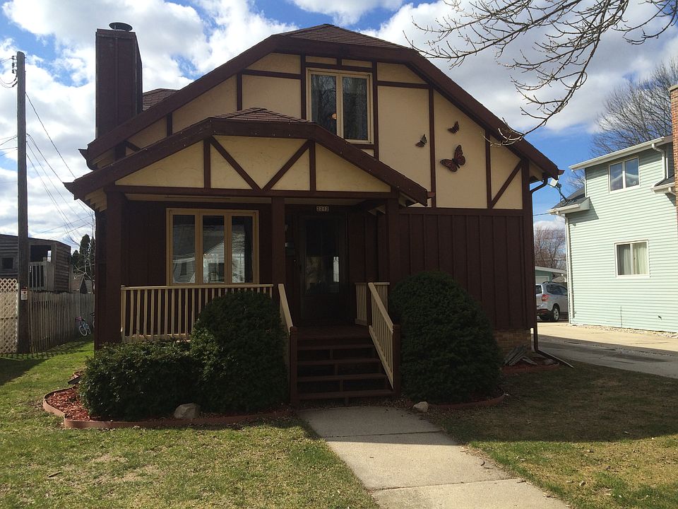 1st image of 2212 N 22nd St