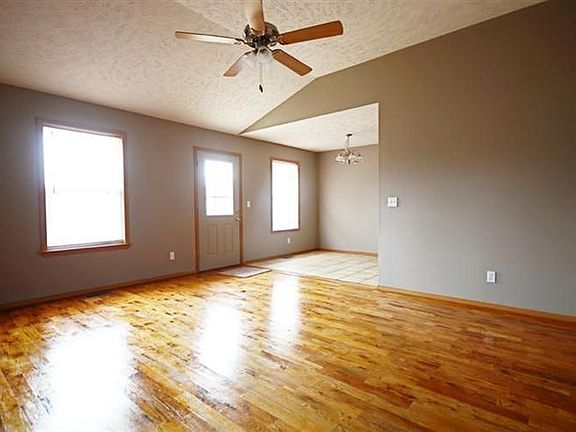 3rd image of 1036 N Hutchinson Ave