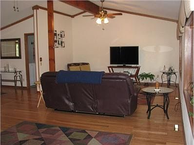 3rd image of 17 McDonald Ln