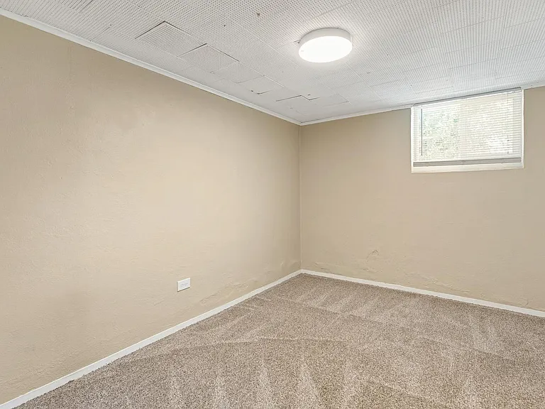 2630 S York St — Photo 19