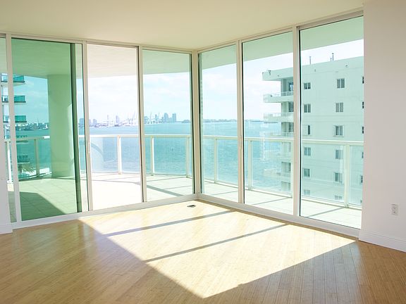 5th image of 218 SE 14th St APT 1401